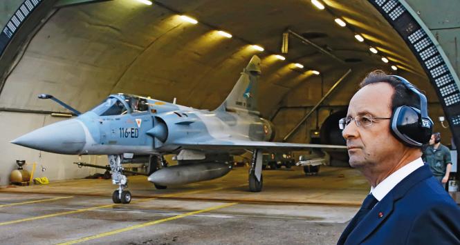 Prezydent François Hollande w bazie francuskich myśliwców bombardujących Mirage