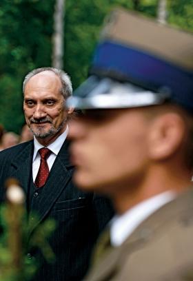 Służby nigdy nie wybaczą Antoniemu Macierewiczowi stylu, w jakim rozwiązano Wojskowe Służby Informacyjne.