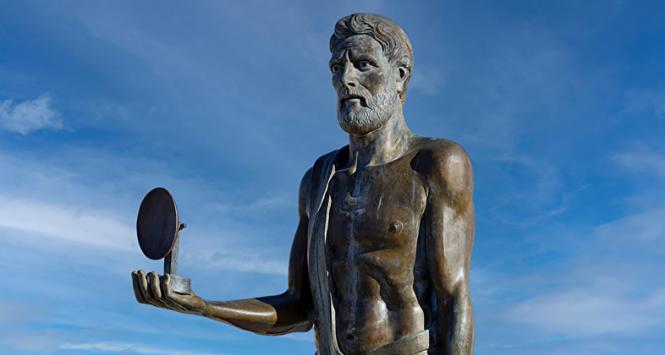 Pomnik Archimedesa - klasycznego matematyka, fizyka i inżyniera - w jego mieście.
