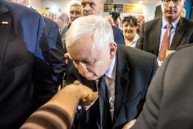 Formuła „PiS trochę dobry, trochę zły” zawsze Kaczyńskiemu odpowiadała.