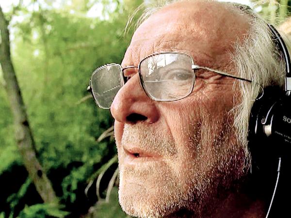 Jednym z kilkunastu bohaterów dokumentu jest entomolog.