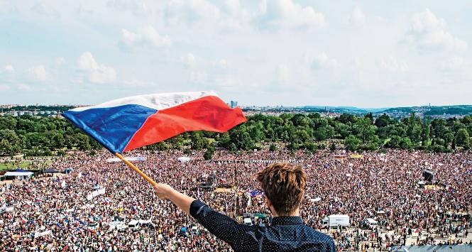 Przeciwnicy Andreja Babiša domagają się jego dymisji.