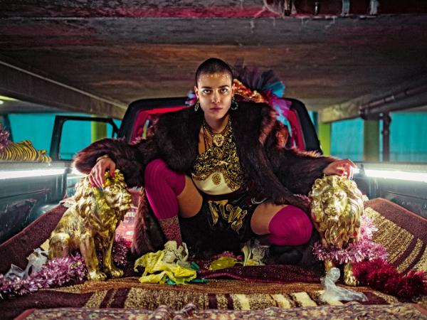 Zofia Jastrzębska w roli rapującej Romki Gity w serialu „Infamia”.