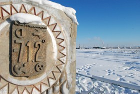 W pobliżu Tomtoru, tuz przy trasie, w latach 90. powieszono dzwon upamiętniający ofiary GUŁAGU.