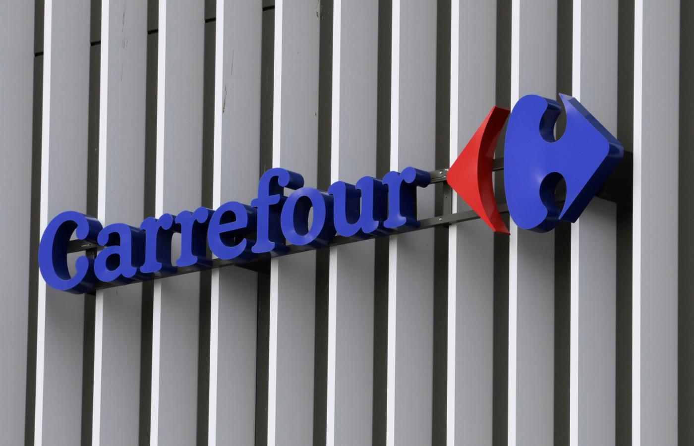 Cały oddział Carrefour Polska, od dawna wystawiony na sprzedaż, znalazł ostatecznie nabywcę. To fundusz inwestycyjny Mid Europa Partners.