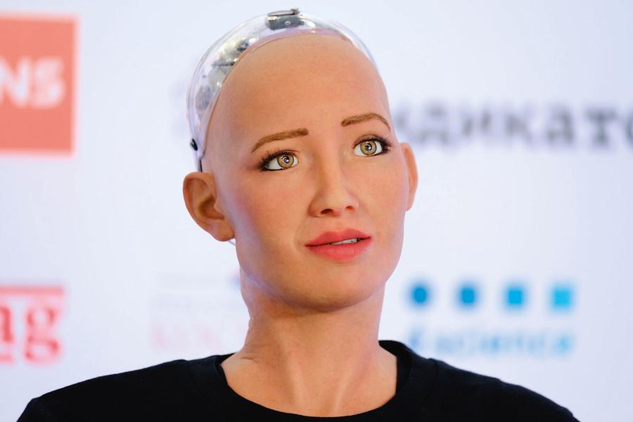 Sophia to pierwszy robot, który otrzymał obywatelstwo Arabii Saudyjskiej.