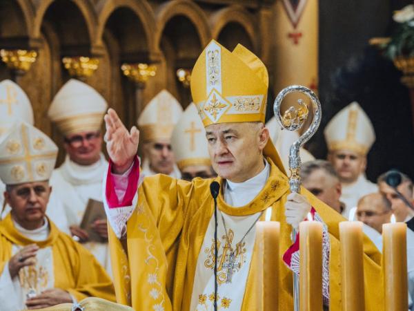 Ingres bp. Artura Ważnego do Bazyliki Katedralnej w Sosnowcu 22 czerwca 2024 r.