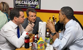 Wzorce płyną z Zachodu. Małe co nie co w barze z fast foodem prezydentów Rosji i USA.