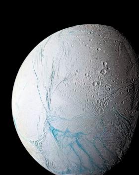 Wykonane przez sondę Cassini zdjęcie Enceladusa z dobrze widocznym obszarem „tygrysich pasów”
