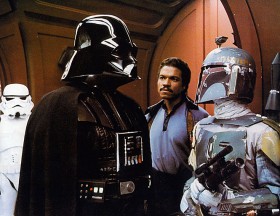 Vader i Boba Fett, najsłynniejszy łowca nagród w Galaktyce. W tle Lando Carlissiann (Billy Dee Williams), administrator Chmurnego Miasta
