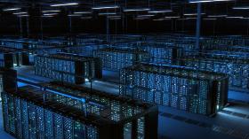 Wielkie centra danych drenują lokalne zasoby wody i powodują przeciążenia sieci energetycznych.