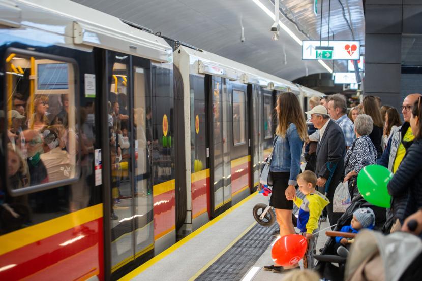 Trzy nowe stacje II linii metra już działają