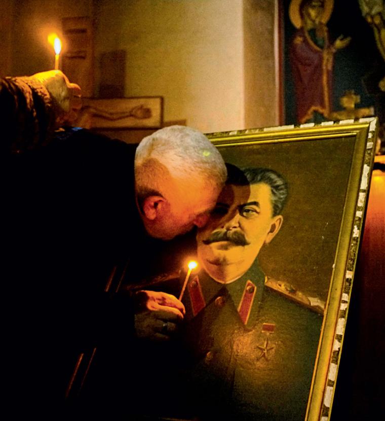 Gori w Gruzji, rodzinne miasto Stalina. Rocznicę jego śmierci (5 marca) upamiętniono także w cerkwi.