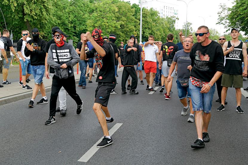 Pierwszy w historii Białegostoku Marsz Równości odbył się w niedzielę 21 lipca br. Manifestację wielokrotnie blokowano i atakowano. Doszło do homofobicznych aktów agresji na niespotykaną dotychczas w Polsce skalę.