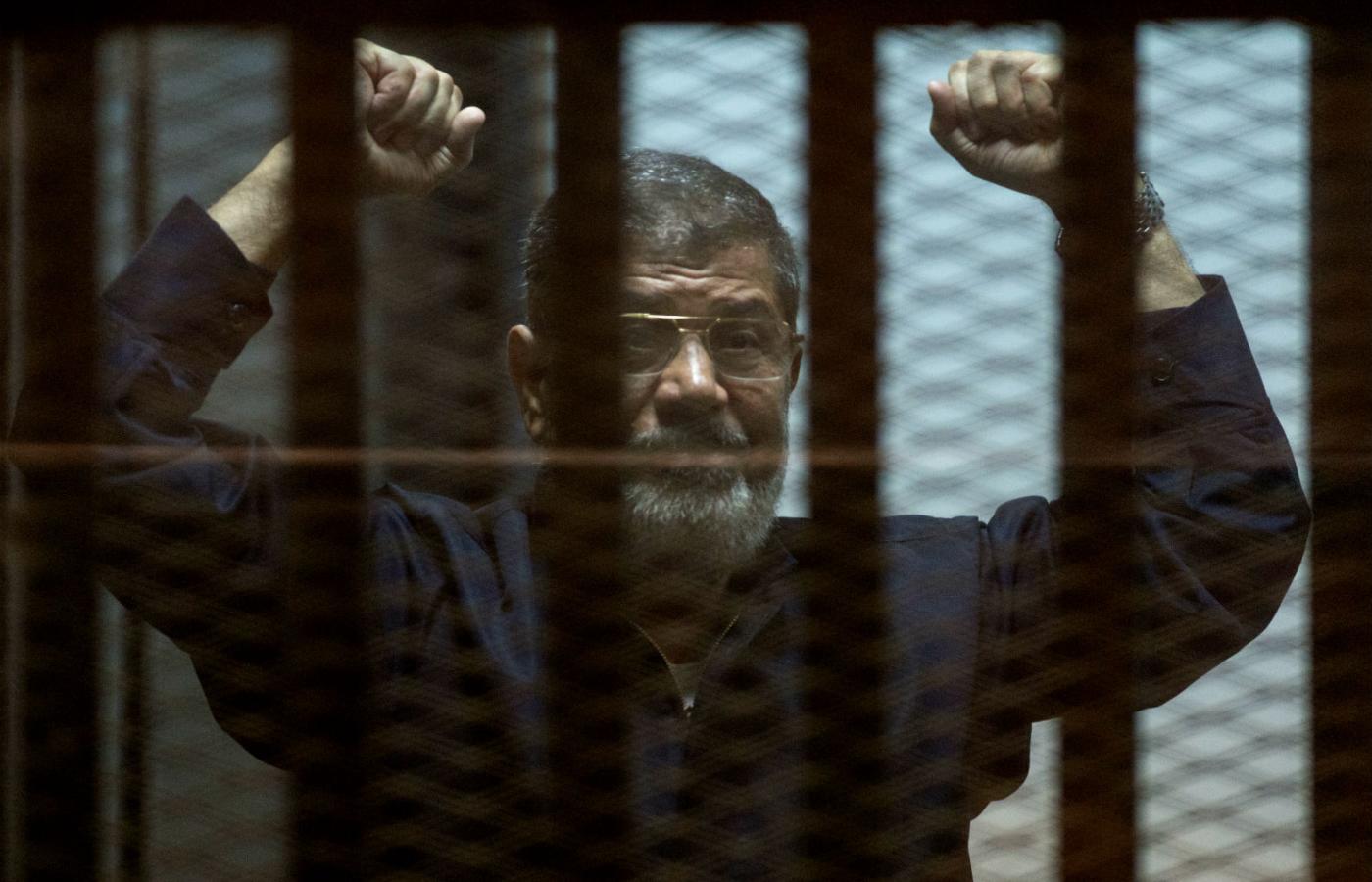 Mohammed Mursi w sądzie, 2015 r.