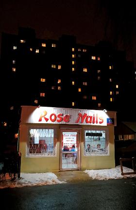 Paznokcie długo się trzymały, a na zdjęciach rodzinnych wyglądały dużo lepiej niż z bliska.