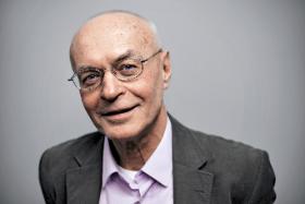 Prof. Jacek Hołówka