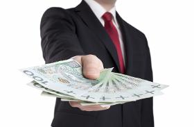 Najlepiej zarabiający już sygnalizują, że nie pogodzą się z niższymi zarobkami.