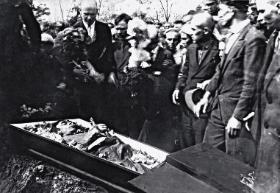 Pogrzeb Mykoły Chwylowego, który popełnił samobójstwo w proteście przeciwko Hołodomorowi, 1933 r.