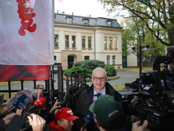 Wojna Święczkowskiego z państwem jest jego wojną, a nie wojną starych sędziów Trybunału.