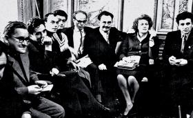 Połowa lat 60. XX w., członkowie Związku Pisarzy Ukrainy, od prawej: Jewhen Swerstiuk, Lina Kostenko, Iwan Switłyczny, Iwan Dracz, Iwan Dziuba, Mykoła Winhranowski