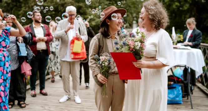 „My już nie czekamy! Wykonaj wyrok” – małżeństwa LGBT+ apelują do Tuska.