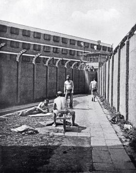 Lato internowanych: Henryk Wujec, Jacek Kuroń, Lech Dymarski i Jan Rulewski.