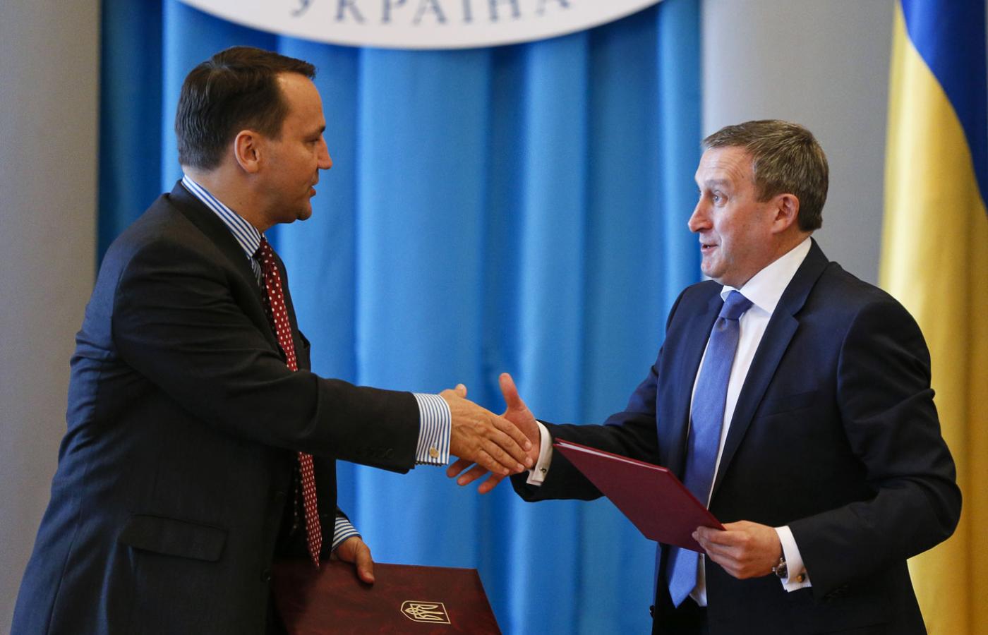 Ministrowie dyplomacji: Radosław Sikorski i Andrij Deszczycia podczas spotkania w Kijowie, 16 maja 2014 r.