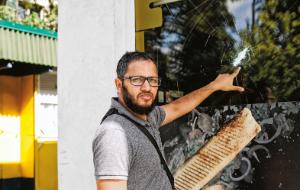 Anwar Jahid, migrant z Bangladeszu zaatakowany przez dwóch Polaków