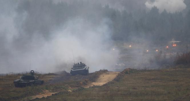 Nie powinniśmy być też zaskoczeni, jeśli okaże się, że ogłaszane przez Białoruś 12 tys. żołnierzy – uczestników Zapadu – ulegnie cudownemu rozmnożeniu. Na zdjęciu ćwiczenia Zapad w 2017 r.