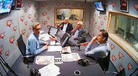 Od lewej: Jacek Żakowski, Wiesław Władyka, Tomasz Wołek i Tomasz Lis. Piątkowa „trzódka” w studiu Radia TOK FM, w składzie do maja 2022 r.