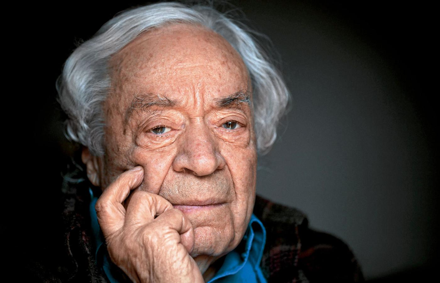 Józef Hen – właśc. Józef Henryk Cukier, ma 95 lat, pisarz, publicysta, dramaturg, scenarzysta.