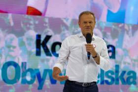 Koalicja musi iść szeroką ławą – tak Donald Tusk konstruował listy wyborcze. Ma być różnorodnie, dynamicznie i ofensywnie.