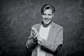 Piotr Iwanicki (Superhot Team). Do świata gier wszedł przebojem, pokazując, że jedna innowacja może w tej stosunkowo młodej dziedzinie wywołać burzę. Nominowany w kategorii Kultura cyfrowa za grę „Superhot”.

Więcej o nominowanym przeczytasz tutaj.