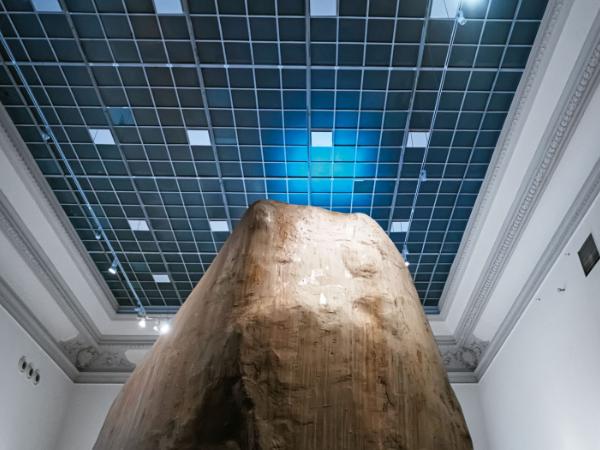 „Monolit” Roberta Kuśmirowskiego.