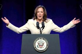 Za naturalną sukcesorkę Bidena uchodzi pierwsza w dziejach wiceprezydentka USA Kamala Harris, ale jest jeszcze mniej popularna niż prezydent.