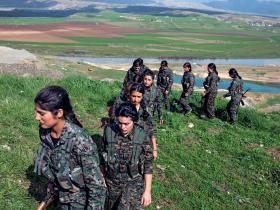 Kurdyjki walczące z ISIS w pobliżu Rożawy w Syrii, 2015 r.