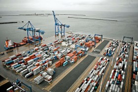 Gdański terminal kontenerowy, jedna z biznesowych wizytówek miasta