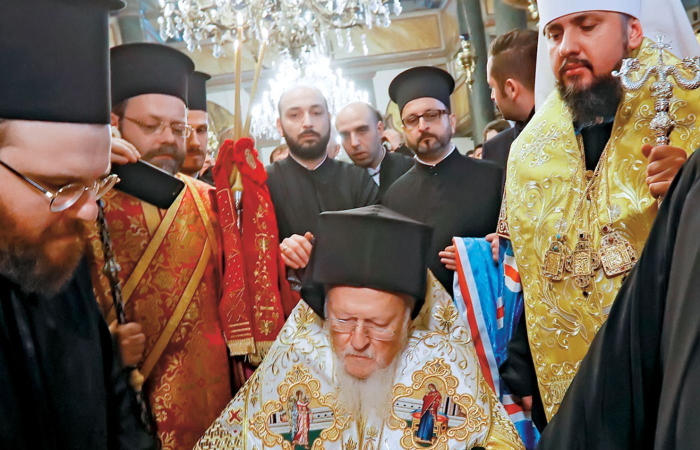 Bartłomiej, patriarcha Konstantynopola (od lewej) i Epifaniusz, metropolita Kijowa.