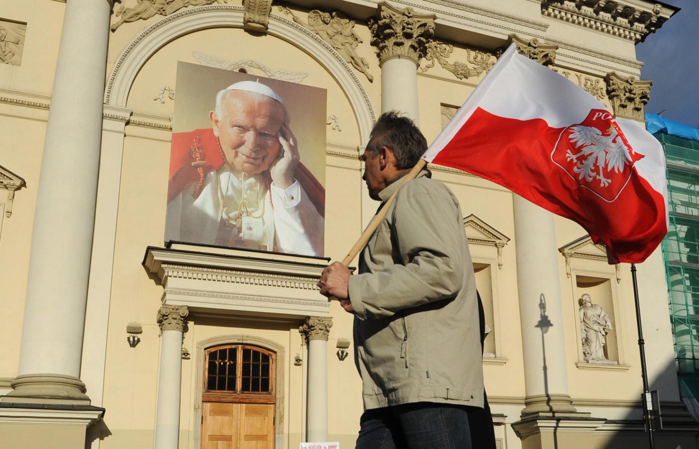 Naród z wielkiej miłości daje papieżowi Polakowi to, co ma najlepszego.