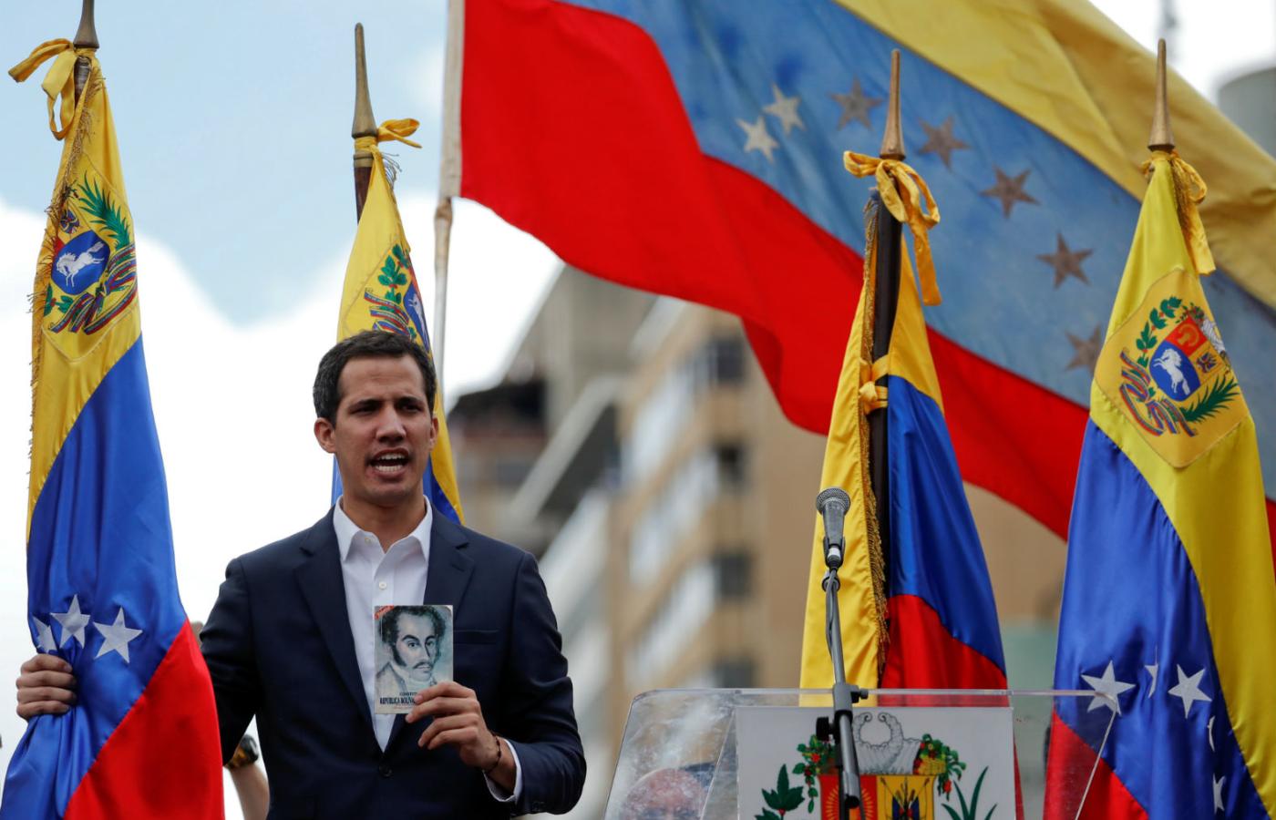 Przewodniczący parlamentu Juan Guaidó ogłosił się wczoraj tymczasowym prezydentem Wenezueli.