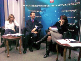 Debata w ministerstwie nauki. Od lewej: Hanna Mamzer, stypendystka „Polityki”, Artur Czupryn, stypendysta Fundacji na Rzecz Nauki Polskiej, minister Barbara Kudrycka