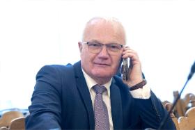 Poseł Polak zasiada w Sejmie od 2007 r. i przez te 16 lat dla szerokiej publiczności pozostał człowiekiem całkowicie anonimowym. Niemal całe jego polityczne życie skupia się w okręgu sieradzkim.