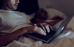 Czy Francuzi zrobią kolejną rewolucję, tym razem pod sztandarem pornografii?