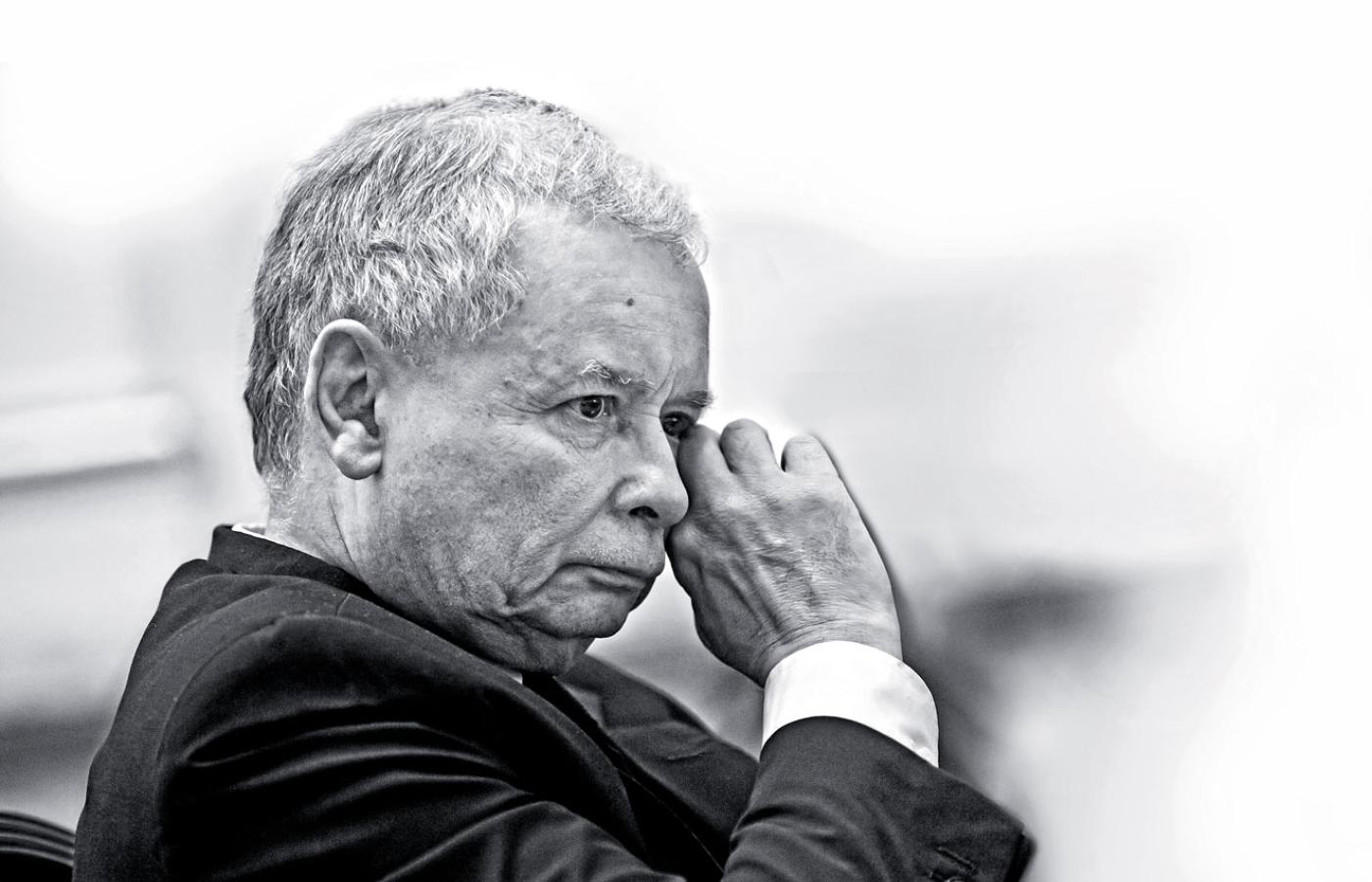 Mit realnemu Kaczyńskiemu naddaje grozy, bo widzi w nim drapieżnika, który gryzie i myśli. Realny Kaczyński jedynie gryzie.