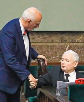 Konfederacja zwykle była niedaleko od PiS. Na fot. Janusz Korwin-Mikke i Jarosław Kaczyński.