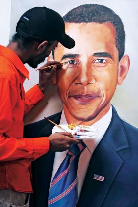 Hinduski malarz Jagjot Singh Rubal z namalowanym przez siebie portretem Baracka Obamy.