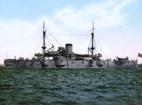 USS Texas - pierwszy amerykański pancernik, należący jeszcze do pre-drednotów. Wszedł do służby w 1892 roku, wyporność 6400 t., główne uzbrojenie - dwa działa 305 mm.