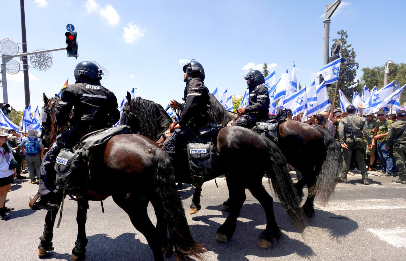 Policja konna w Jerozolimie podczas protestów, 11 lipca 2023 r.