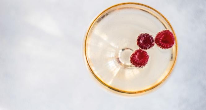 Oglądanie meczu lepiej umilić sobie winem niż koncernowym browarem.